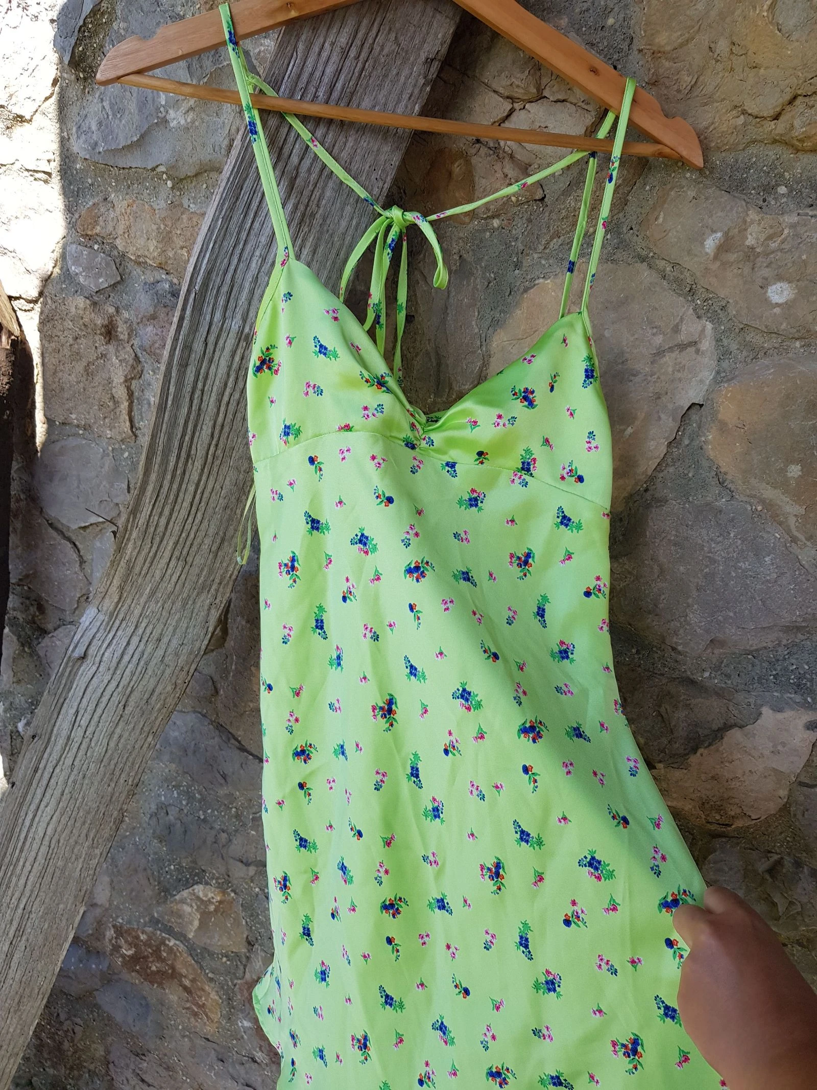 Vestido mini satinado floral Zara PP. Robe courte satinée fleurie – photo 2